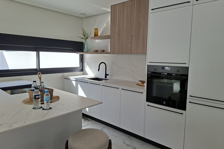 Amplia villa con vistas al Montgó, a un paso del mar y del centro de Denia