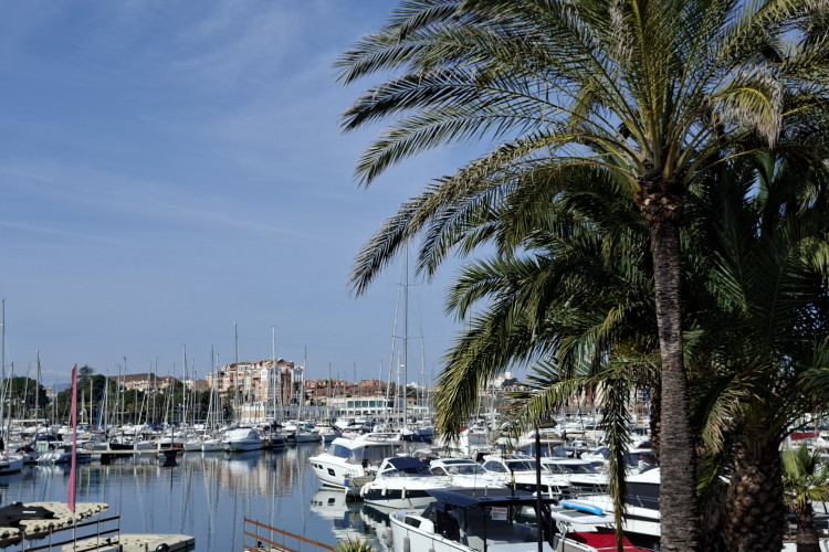 Amplia villa con vistas al Montgó, a un paso del mar y del centro de Denia