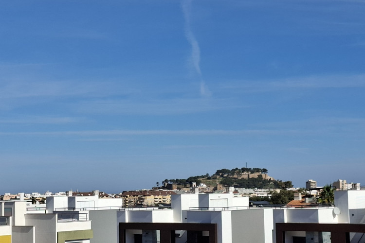 Amplia villa con vistas al Montgó, a un paso del mar y del centro de Denia