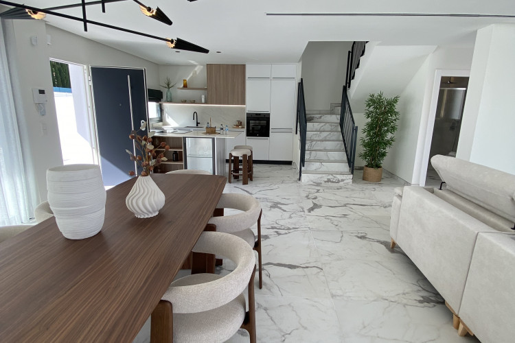 Amplia villa con vistas al Montgó, a un paso del mar y del centro de Denia