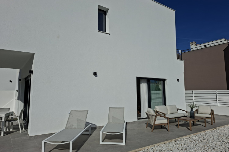 Amplia villa con vistas al Montgó, a un paso del mar y del centro de Denia