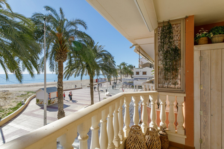 Charming apartment on the seafront promenade in El Campello