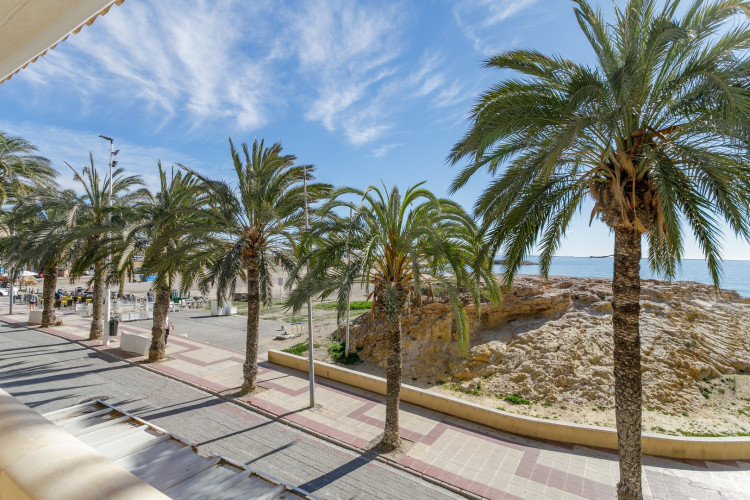 Charming apartment on the seafront promenade in El Campello