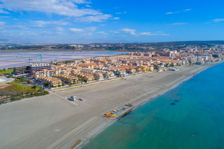 Unique penthouse with panoramic views of the sea and the salt lakes of Santa Pola