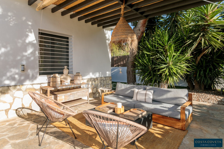 Cozy villa with sea views in Coveta Fumá