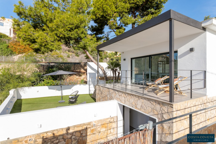 Cozy villa with sea views in Coveta Fumá