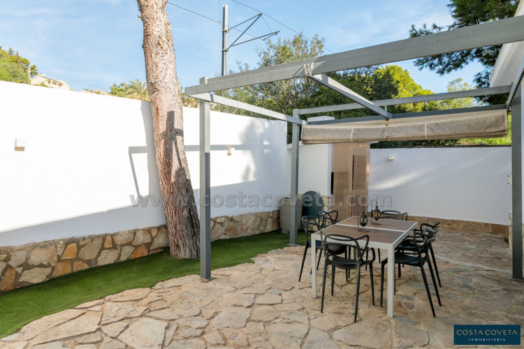 Cozy villa with sea views in Coveta Fumá