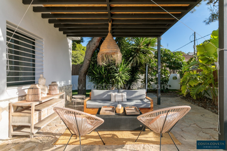 Cozy villa with sea views in Coveta Fumá