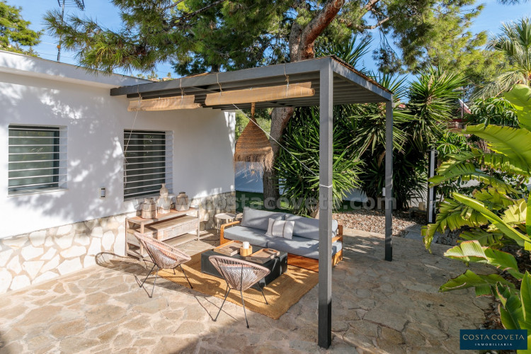 Cozy villa with sea views in Coveta Fumá