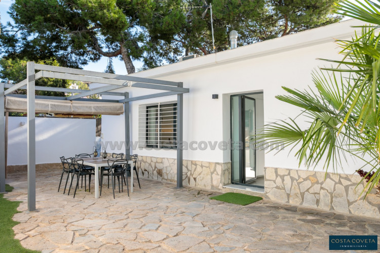 Cozy villa with sea views in Coveta Fumá
