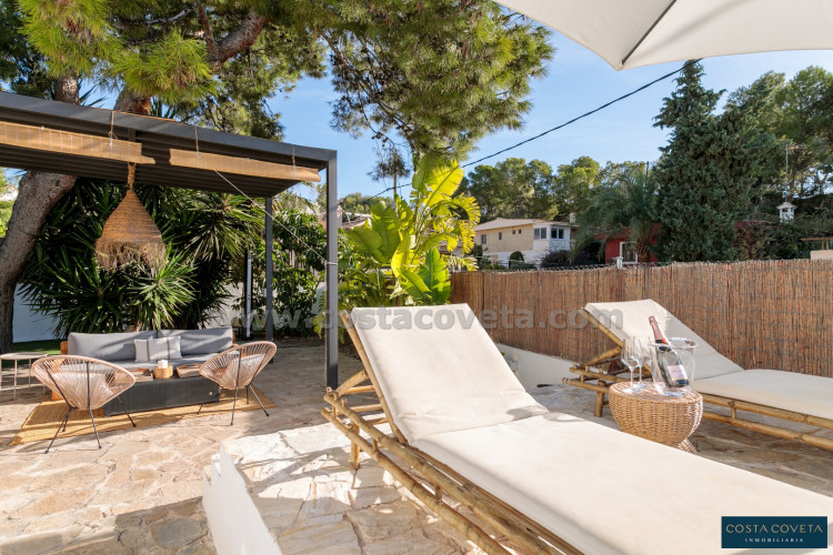 Cozy villa with sea views in Coveta Fumá