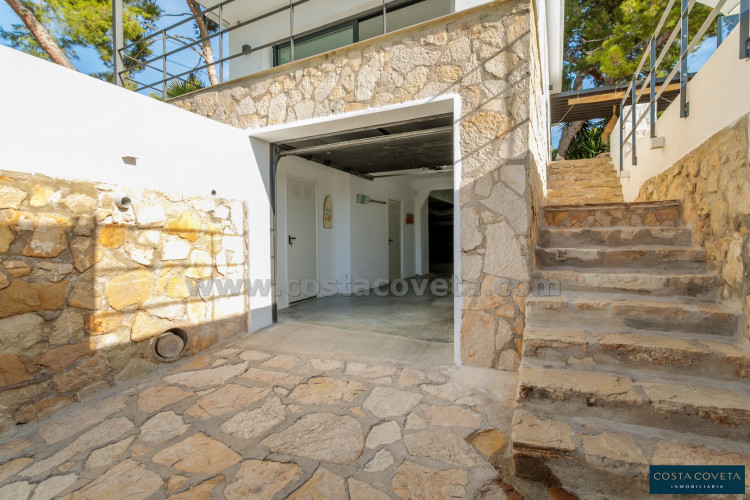 Cozy villa with sea views in Coveta Fumá