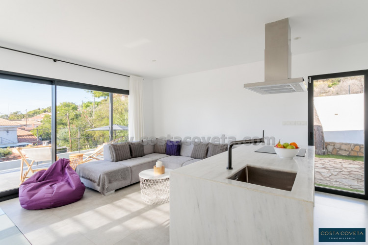 Cozy villa with sea views in Coveta Fumá