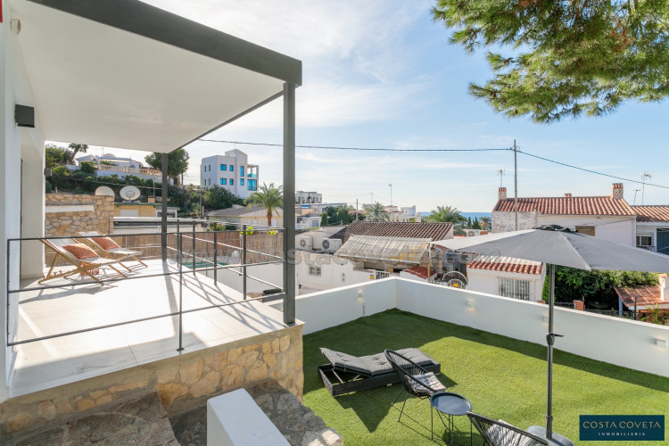 Cozy villa with sea views in Coveta Fumá