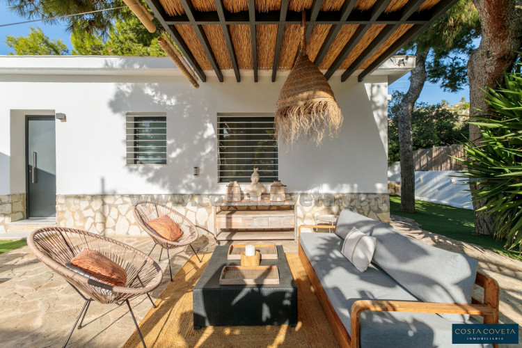 Cozy villa with sea views in Coveta Fumá