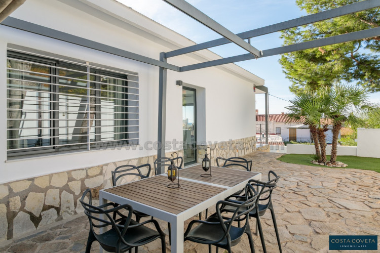 Cozy villa with sea views in Coveta Fumá