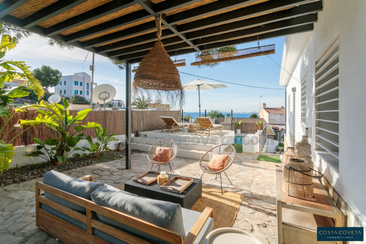 Cozy villa with sea views in Coveta Fumá