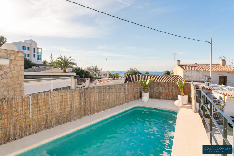 Cozy villa with sea views in Coveta Fumá