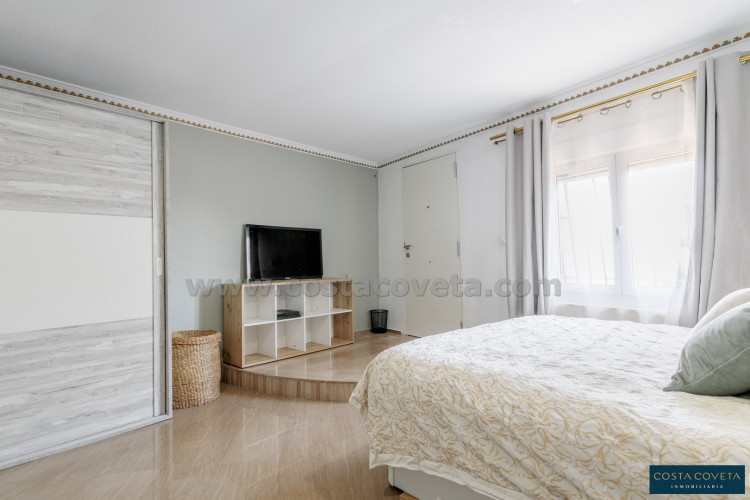 Magnificent detached villa with idyllic sea views