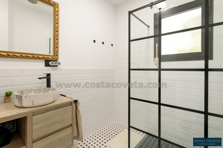 Magnificent detached villa with idyllic sea views