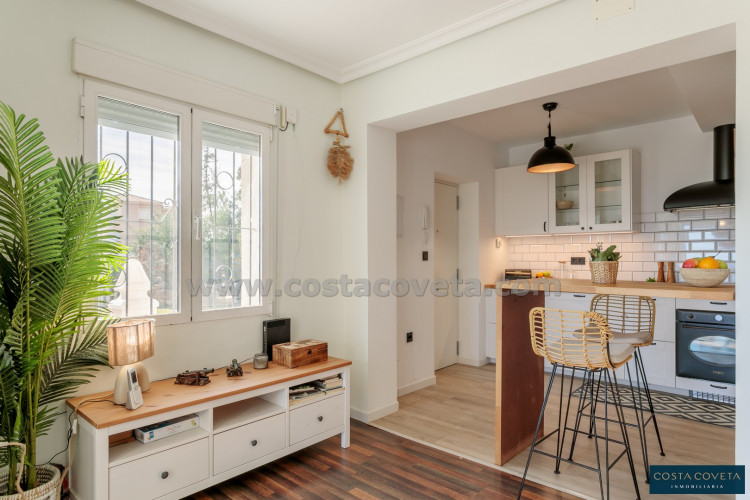 Magnificent detached villa with idyllic sea views