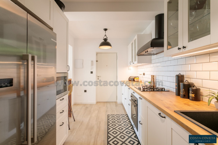 Magnificent detached villa with idyllic sea views