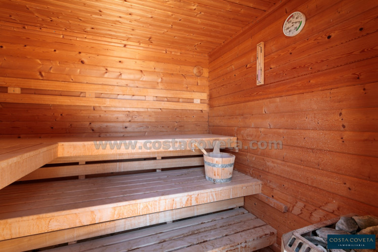 Magnificent detached villa with idyllic sea views