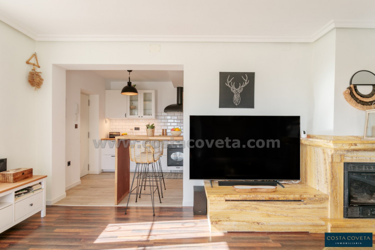 Magnificent detached villa with idyllic sea views