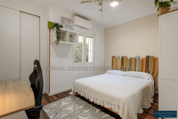 Magnificent detached villa with idyllic sea views