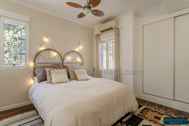 Magnificent detached villa with idyllic sea views