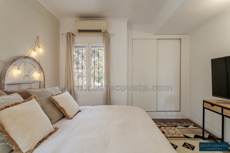 Magnificent detached villa with idyllic sea views