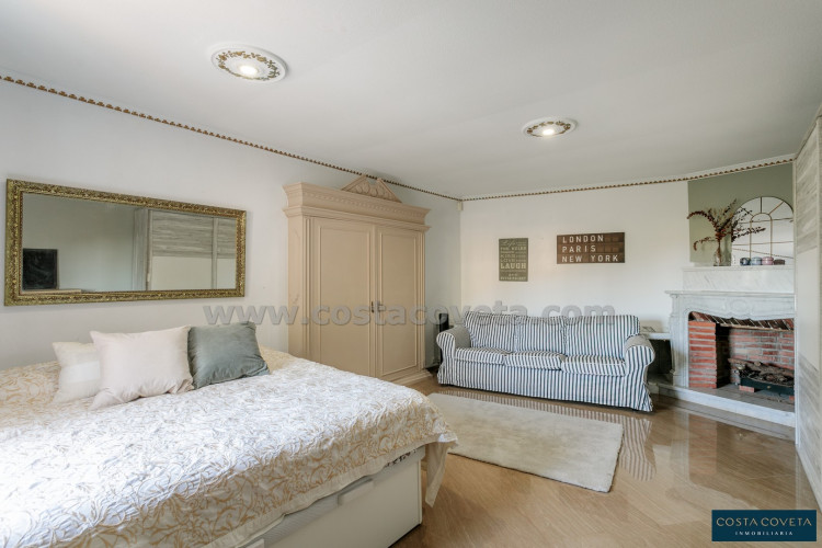 Magnificent detached villa with idyllic sea views