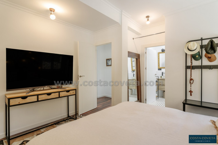 Magnificent detached villa with idyllic sea views