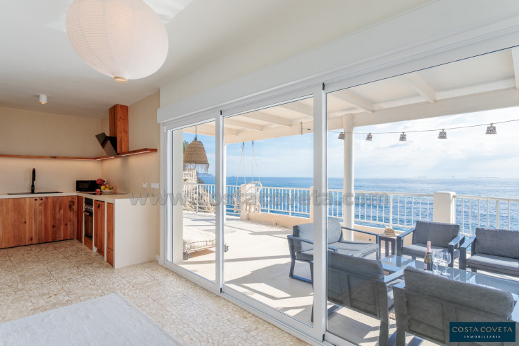 Fantastic beachfront house in Coveta Fumá, El campello.