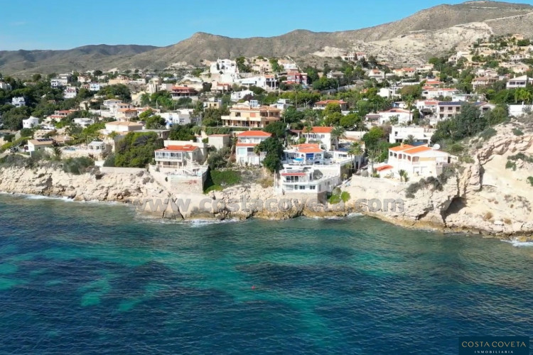 Fantastic beachfront house in Coveta Fumá, El campello.