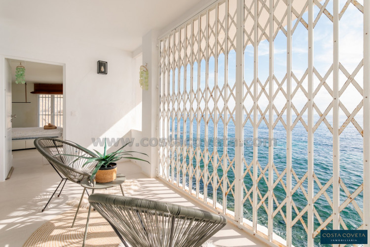 Fantastic beachfront house in Coveta Fumá, El campello.