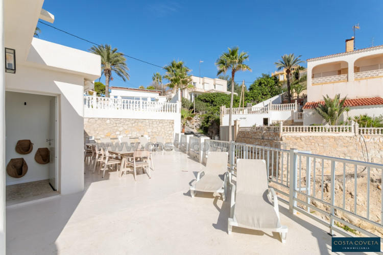 Fantastic beachfront house in Coveta Fumá, El campello.