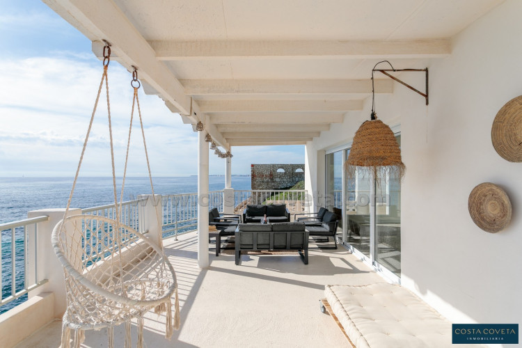 Fantastic beachfront house in Coveta Fumá, El campello.