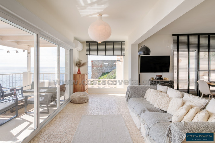 Fantastic beachfront house in Coveta Fumá, El campello.