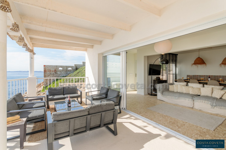 Fantastic beachfront house in Coveta Fumá, El campello.