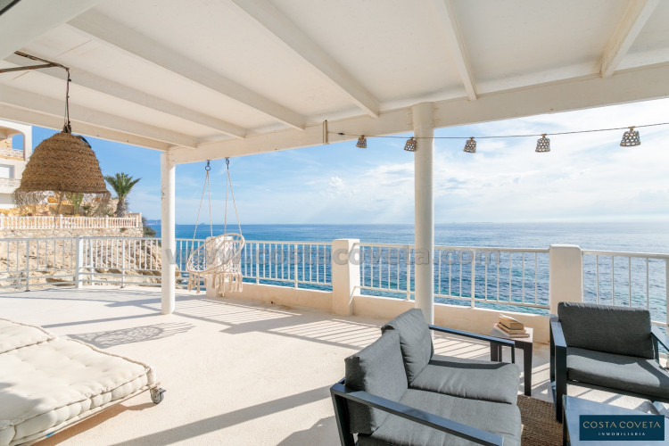 Fantastic beachfront house in Coveta Fumá, El campello.