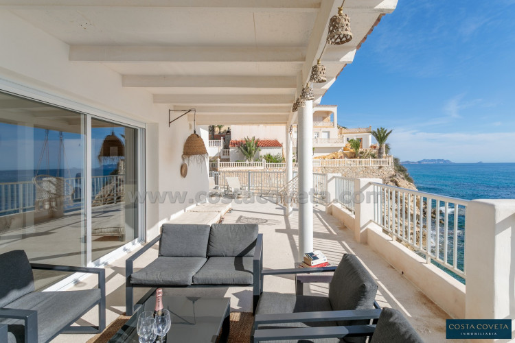 Fantastic beachfront house in Coveta Fumá, El campello.