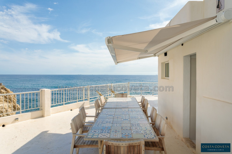 Fantastic beachfront house in Coveta Fumá, El campello.