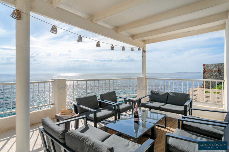 Fantastic beachfront house in Coveta Fumá, El campello.