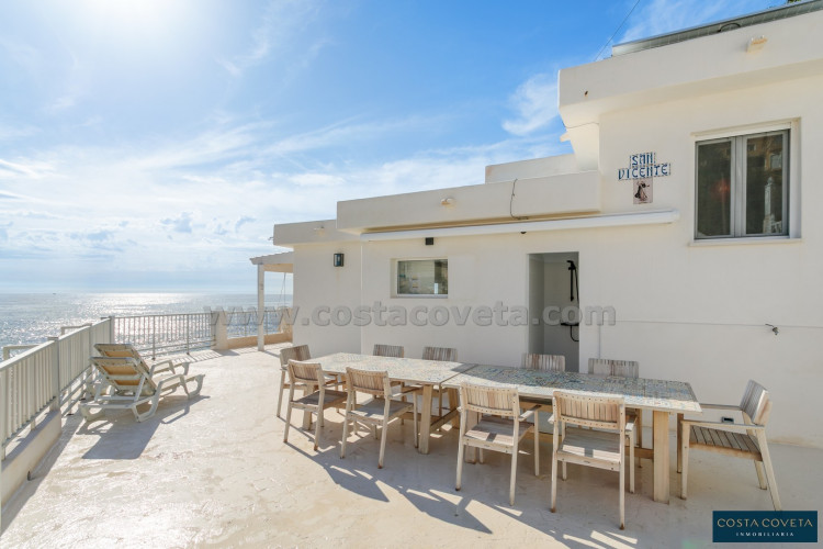 Fantastic beachfront house in Coveta Fumá, El campello.