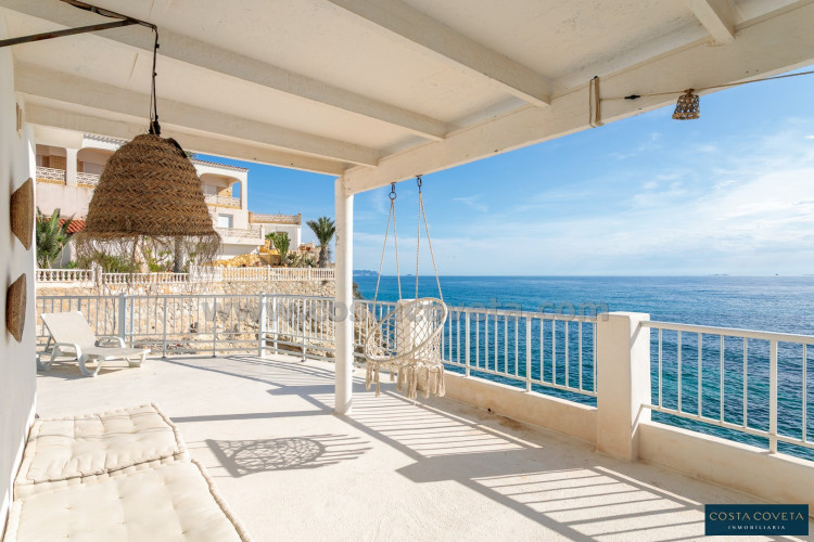 Fantastic beachfront house in Coveta Fumá, El campello.