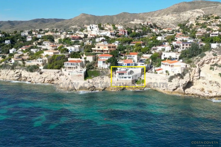 Fantastic beachfront house in Coveta Fumá, El campello.