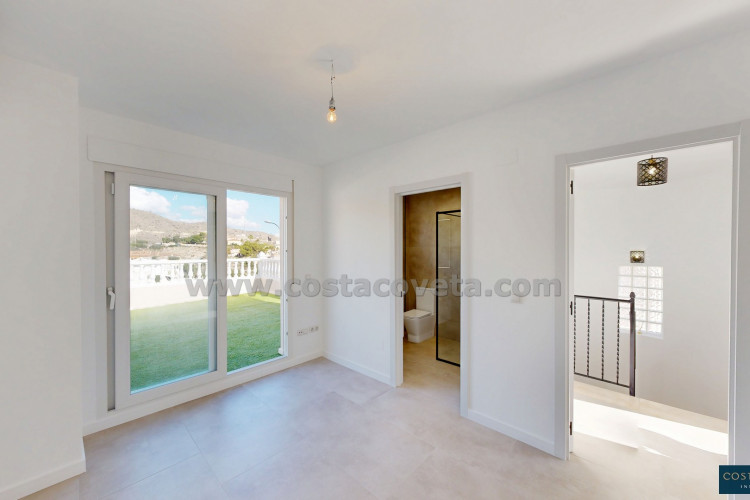 Renovated, modern villa just a few minutes from the sea in El Campello