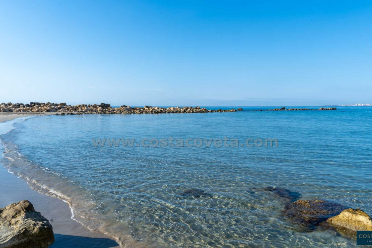 Exclusive beachfront apartment in Covespan – Coveta Fumá