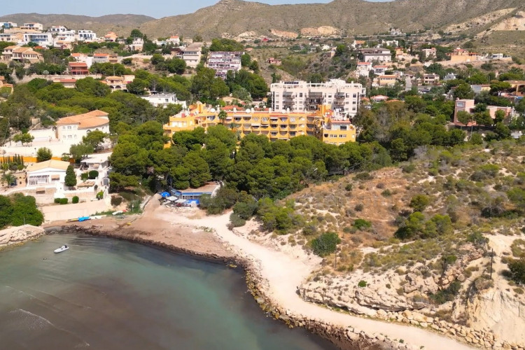 Exclusive beachfront apartment in Covespan – Coveta Fumá